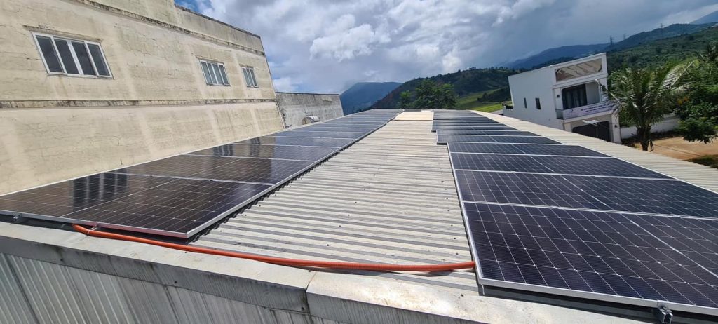 Hệ thống Hybird giảm tiền điện Cô Hương